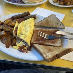 Mill Pond Diner - My breakfast corn beef hash omelette with home fries seasoned deep fried in the fryer
