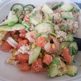 Medium Poké bowl with brown rice, shrimp and double salmon Medium Poké bowl with brown rice, shrimp and double salmon