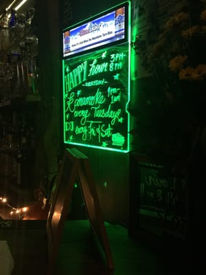 Mo's Bar & Lounge by null