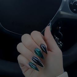 Studio Nails and Spa - My right hand after showing the reference photo.