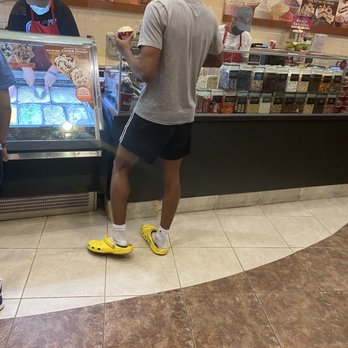 Cold Stone Creamery - Employees never told this man to wear a mask the entire time he was in the store which was about 20-25 minutes. - Ice Cream & Frozen Yogurt Near Me - Glendale, New York Cold Stone Creamery - Employees never told this man to wear a mask the entire time he was in the store which was about 20-25 minutes. - Ice Cream & Frozen Yogurt Near Me - Glendale, New York