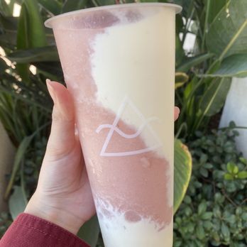 OMOMO Tea Shoppe - Itchy peachy - Coffee & Tea Near Me - Irvine, California
