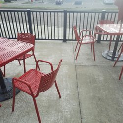 Five Guys - Outdoor Dinning Lobby
