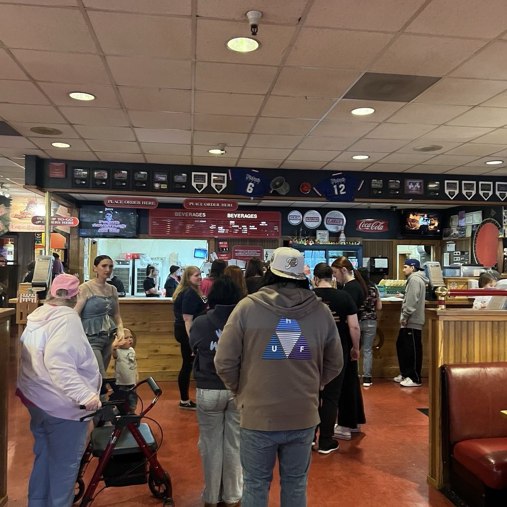 Pietro's Pizza - Togo pick up and order waiting area - Pizza Near Me - Salem, Oregon