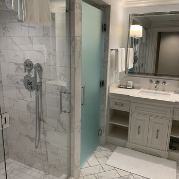 Hotel Bennett - Bathroom - Hotels Near Me - Charleston, South Carolina