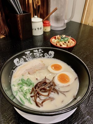 Tonkotsu Ramen Raizou Watanabedōri 11 Photos Ramen 中央区清川1 10 1 福岡市 福岡県 Japan Restaurant Reviews Phone Number