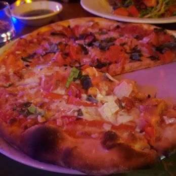 La Vita E Bella - Pomodoro Pizza - Italian Near Me - Seattle, Washington La Vita E Bella - Pomodoro Pizza - Italian Near Me - Seattle, Washington