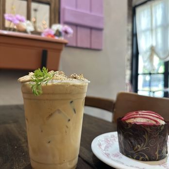 Dialogue Coffee & Flowers - Coffee & Tea Near Me - New York, New York