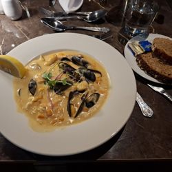Dry Dock Bar And Grill Dooleys Hotel - Seafood chowder