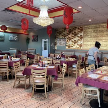 Chili Thai - View of the inside seating area - Chinese Near Me - Evans, Colorado