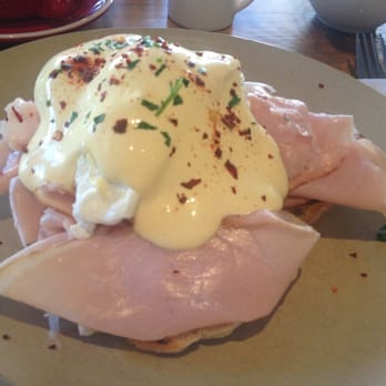 Ruckers Hill Cafe - Eggs Benedict. - Restaurants Near Me - Northcote, VIC