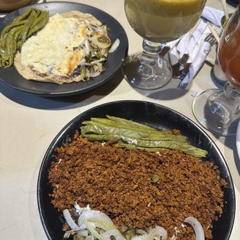 Pepe Coyotes - Huaraches - Mexican Near Me - México, D.F., DIF