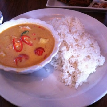 KaoSarn - Red Curry with steamed rice. - Thai Near Me - London, XGL