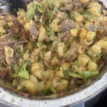 Roni's Mac Bar - Pulled pork macaroni with broccoli and corn, barbecue sauce, and ranch - Cheesesteaks Near Me - Ames, Iowa