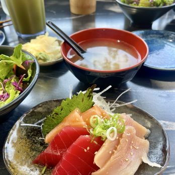 Mama M Sushi - Lunch special sashimi, miso soup, fresh salad - Japanese Near Me - Pasadena, California