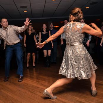 Luxe Entertainment - Bart & Maren showing off at their Wedding - DJs Near Me Luxe Entertainment - Bart & Maren showing off at their Wedding - DJs Near Me
