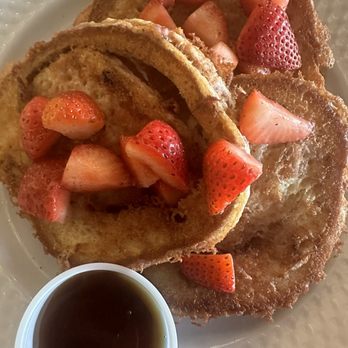 Public House - Strawberry Shortcake - Cocktail Bars Near Me - Ferndale, Michigan
