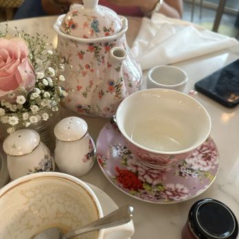 Little Hen - My friend ordered mint tea and it was soo nice she had her own tea pot to serve herself we fell in love with the tea set - Breakfast & Brunch Near Me - Miami, Florida