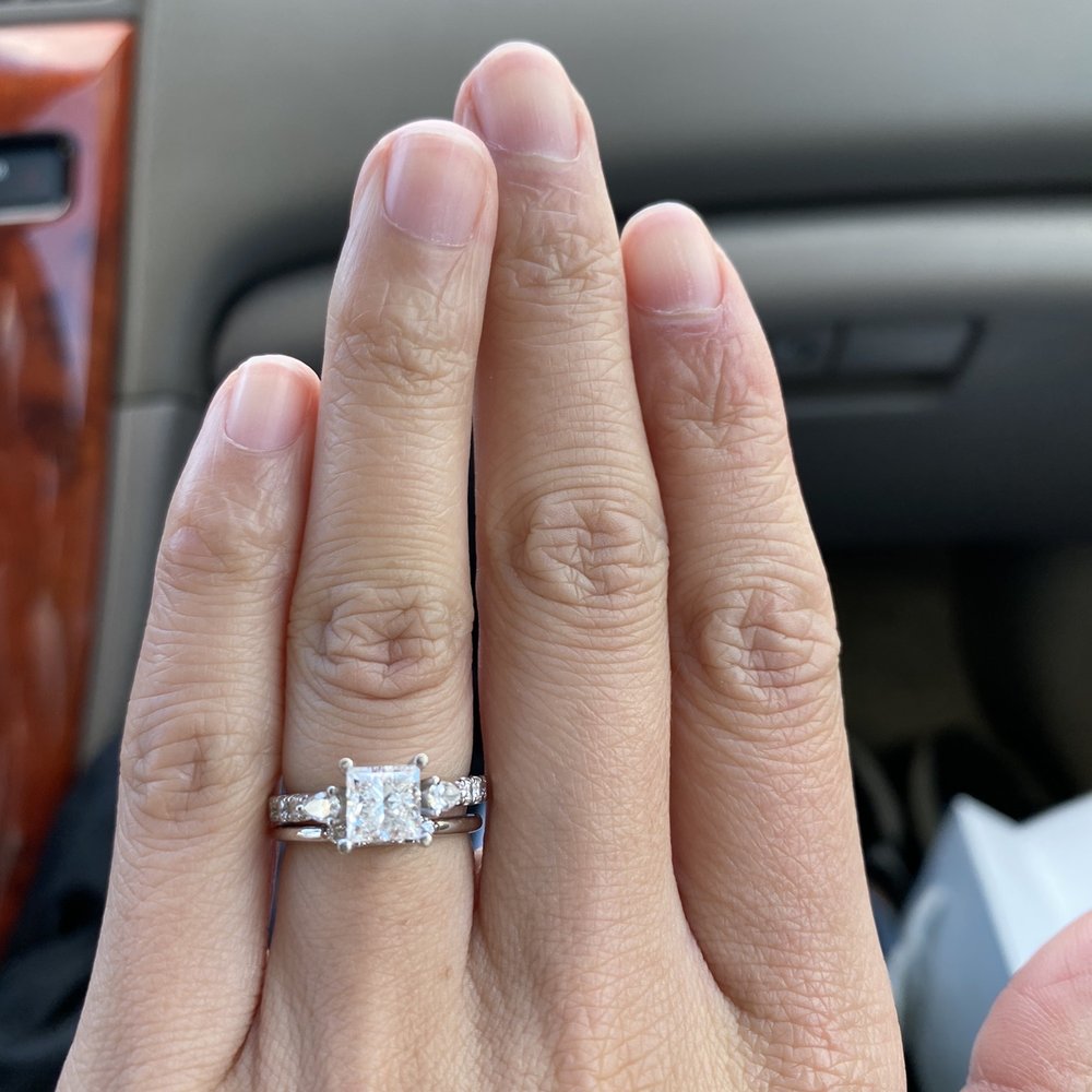 I wanted a minimalist wedding band but also one that would match my engagement ring that I bought somewhere else. Minnie made it happen! I wanted a minimalist wedding band but also one that would match my engagement ring that I bought somewhere else. Minnie made it happen!