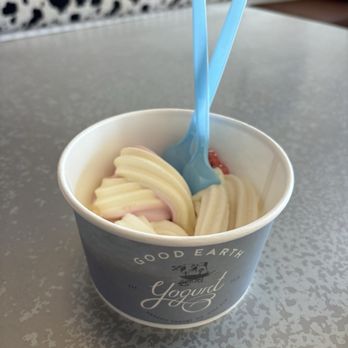 Good Earth Yogurt - Tart and Pineapple/Pomegranate Foryo - Ice Cream & Frozen Yogurt Near Me - Bishop, California