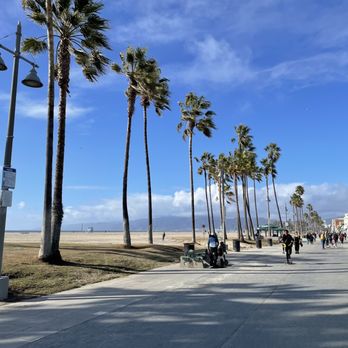 Venice Beach Boardwalk - Beaches Near Me - Venice, California Venice Beach Boardwalk - Beaches Near Me - Venice, California