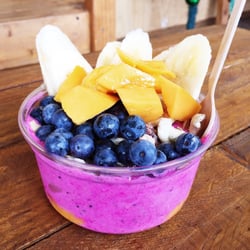Charlie's Fruit Market - Dragon Açai Bowl