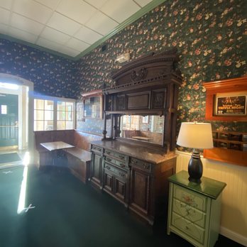 County Clare Inn - Waiting area - Bed & Breakfast Near Me - Milwaukee, Wisconsin County Clare Inn - Waiting area - Bed & Breakfast Near Me - Milwaukee, Wisconsin