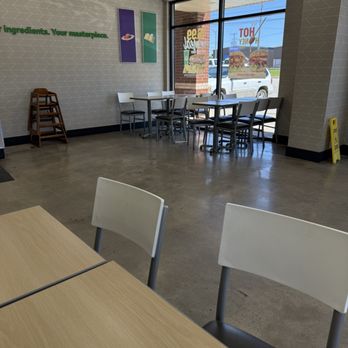 Subway - Interior - Fast Food Near Me - Lebanon, Missouri