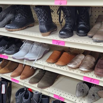 Designer's Consigner - Women's Clothing Near Me - Southwick, Massachusetts