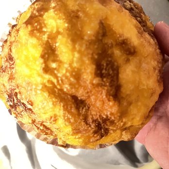 85°C Bakery Cafe-Irvine - Mango bun - bun itself tasted like paper :) - Coffee & Tea Near Me - Irvine, California