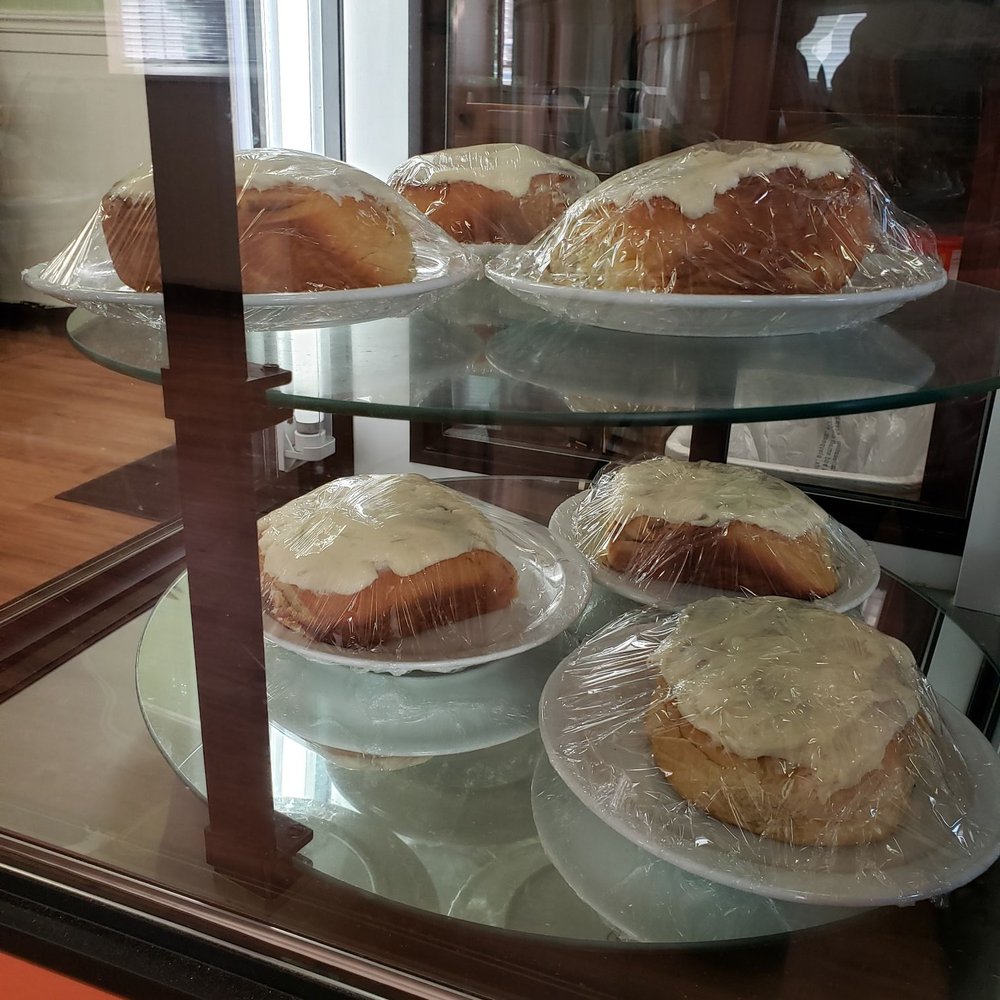 Arnie's Cafe - Cinnamon rolls!! HUGE! - Breakfast & Brunch Near Me - Warrenton, Oregon