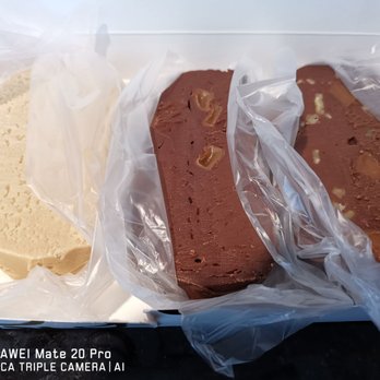 Kilwins Ice Cream - Chocolate - Fudge - Peanut butter, chocolate salted caramel, and turtle fudge - Desserts Near Me - Evanston, Illinois