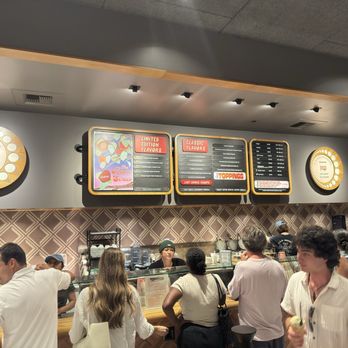 Salt & Straw - The ice cream bar - Ice Cream & Frozen Yogurt Near Me - Manhattan Beach, California Salt & Straw - The ice cream bar - Ice Cream & Frozen Yogurt Near Me - Manhattan Beach, California