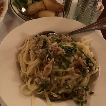 Bamonte's - Linguine With White Or Red Clam Sauce - Italian Near Me - Brooklyn, New York Bamonte's - Linguine With White Or Red Clam Sauce - Italian Near Me - Brooklyn, New York