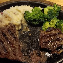 Sizzling sirloin with potatoes & broccoli