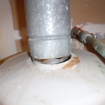 REM Home Inspections - Disconnected water heater combustion flue, carbon monoxide hazard, inspection, 5/17/19 - Home Inspectors Near Me - Springfield, Virginia