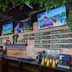Bay Boys Brewing - The bar