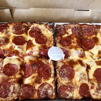 Jet's Pizza - 8 Corner Deep Dish w/ Pepperoni & Turbo Crust! - Pizza Near Me - Knoxville, Tennessee Jet's Pizza - 8 Corner Deep Dish w/ Pepperoni & Turbo Crust! - Pizza Near Me - Knoxville, Tennessee