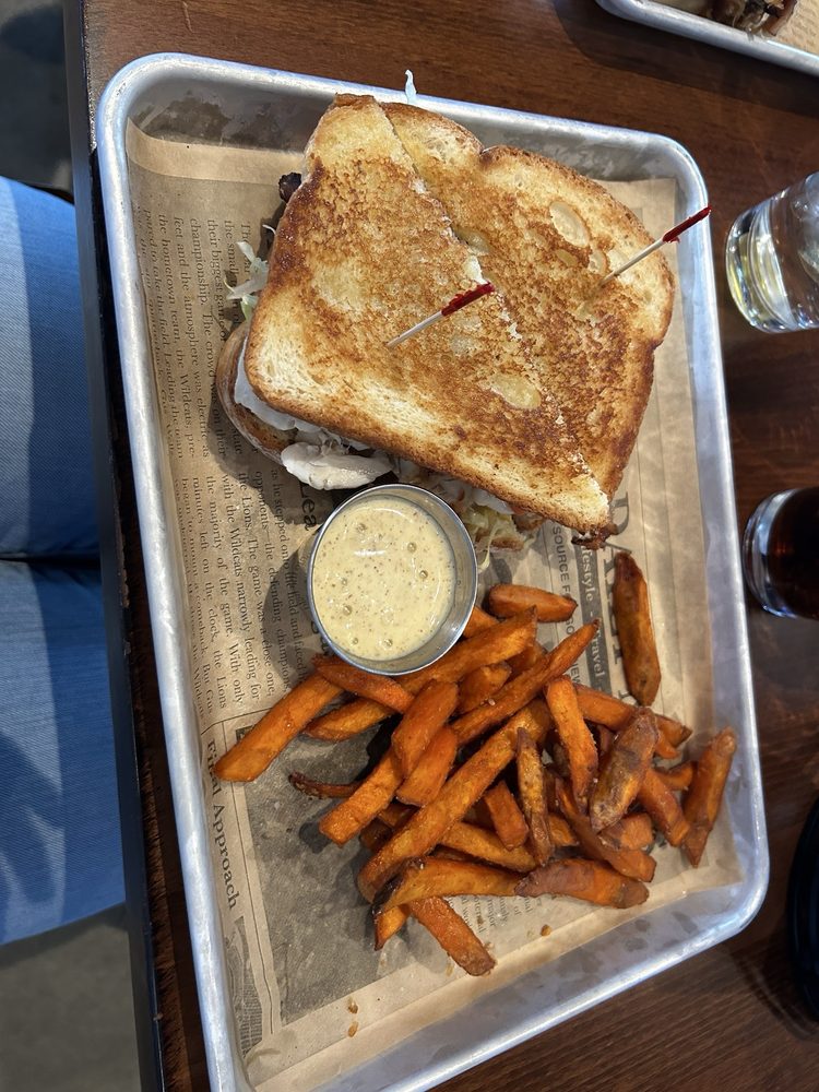 Food from Huskies Restaurant and Bar