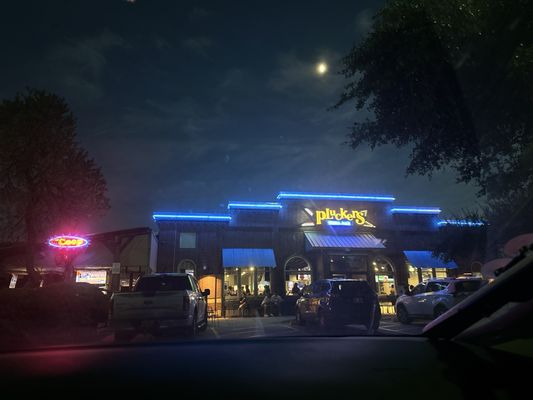 Pluckers Wing Bar by null