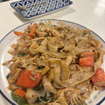 Blue Mango - Drunken Noodle - Thai Near Me - Royal Oak, Michigan