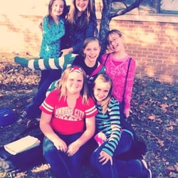 El Dorado Unified School District No 490 - 5th grade girls in front of Lincoln Elementary