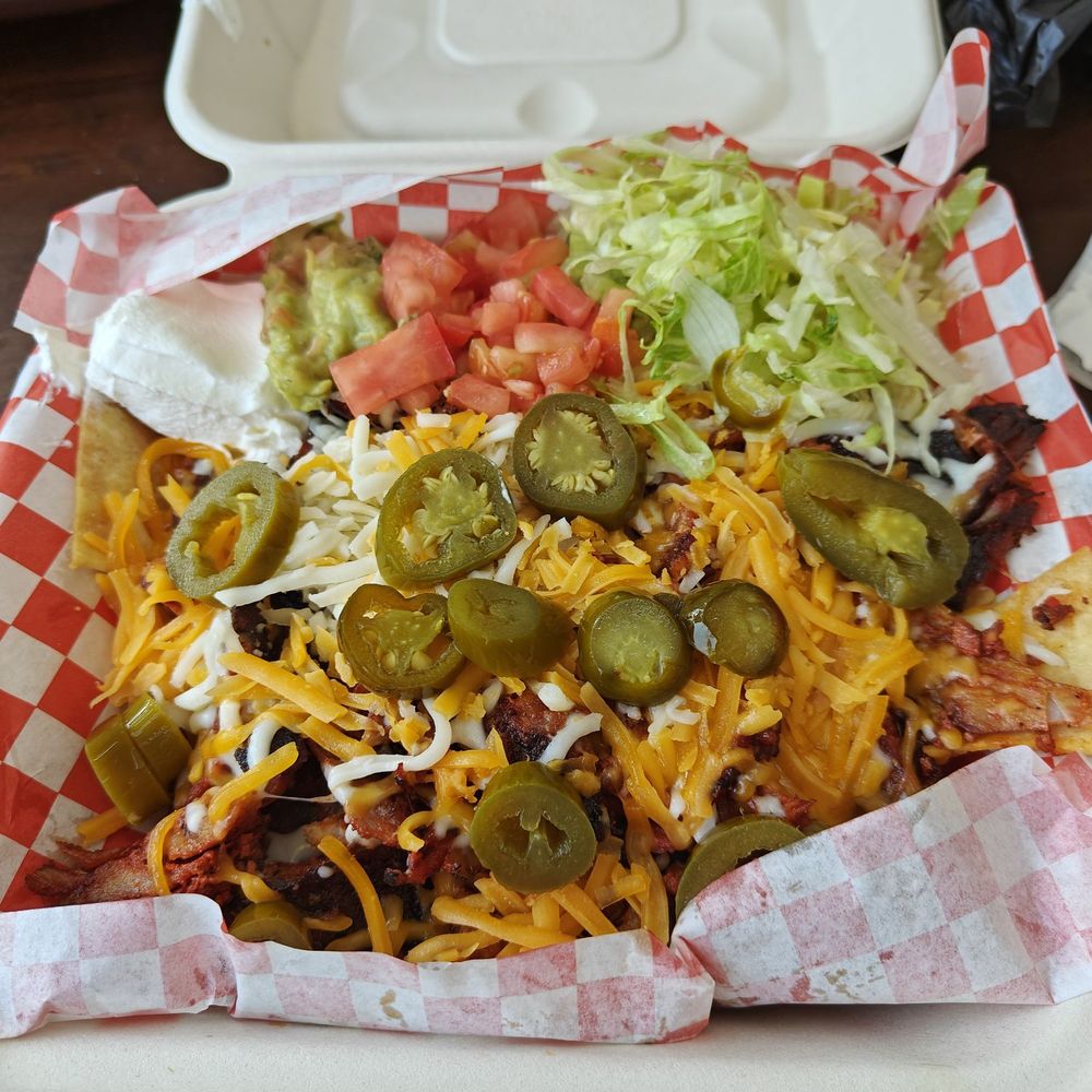 a tray of nachos
