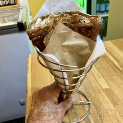 Crêperie Elo - Served in a Crepe Cage