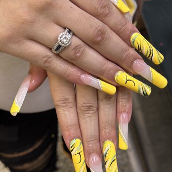 Sun Nails - Nail Salons Near Me - Milwaukee, Wisconsin