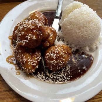 Lin's Cafe II - Lunch portion Sesame Chicken - Chinese Near Me - Leander, Texas