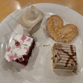 Hibachi Grill & Supreme Buffet - Plate #5 (clockwise from top): chocolate mousse, elephant ears, coffee cake, red velvet - first 2, awesome; second 2, meh - Chinese Near Me - Warwick, Rhode Island