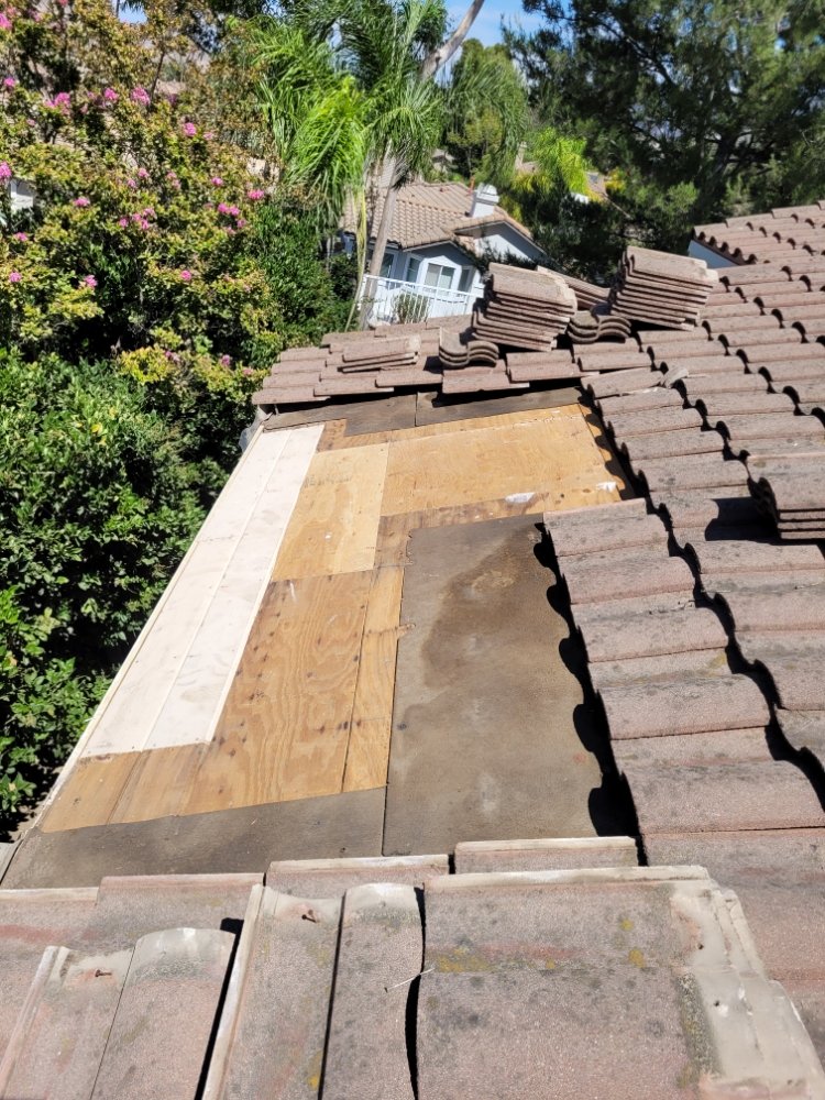 Slide of Hernandez Roofing