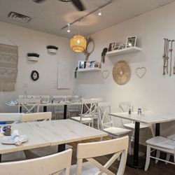 Molos Greek Taverna - Wheaton - Very close seating