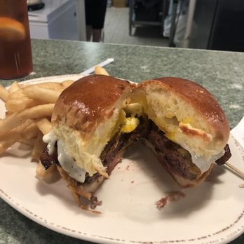 Willy's Kitchen - Juicy burger with cheddar and bacon. - American Near Me - Glen Burnie, Maryland